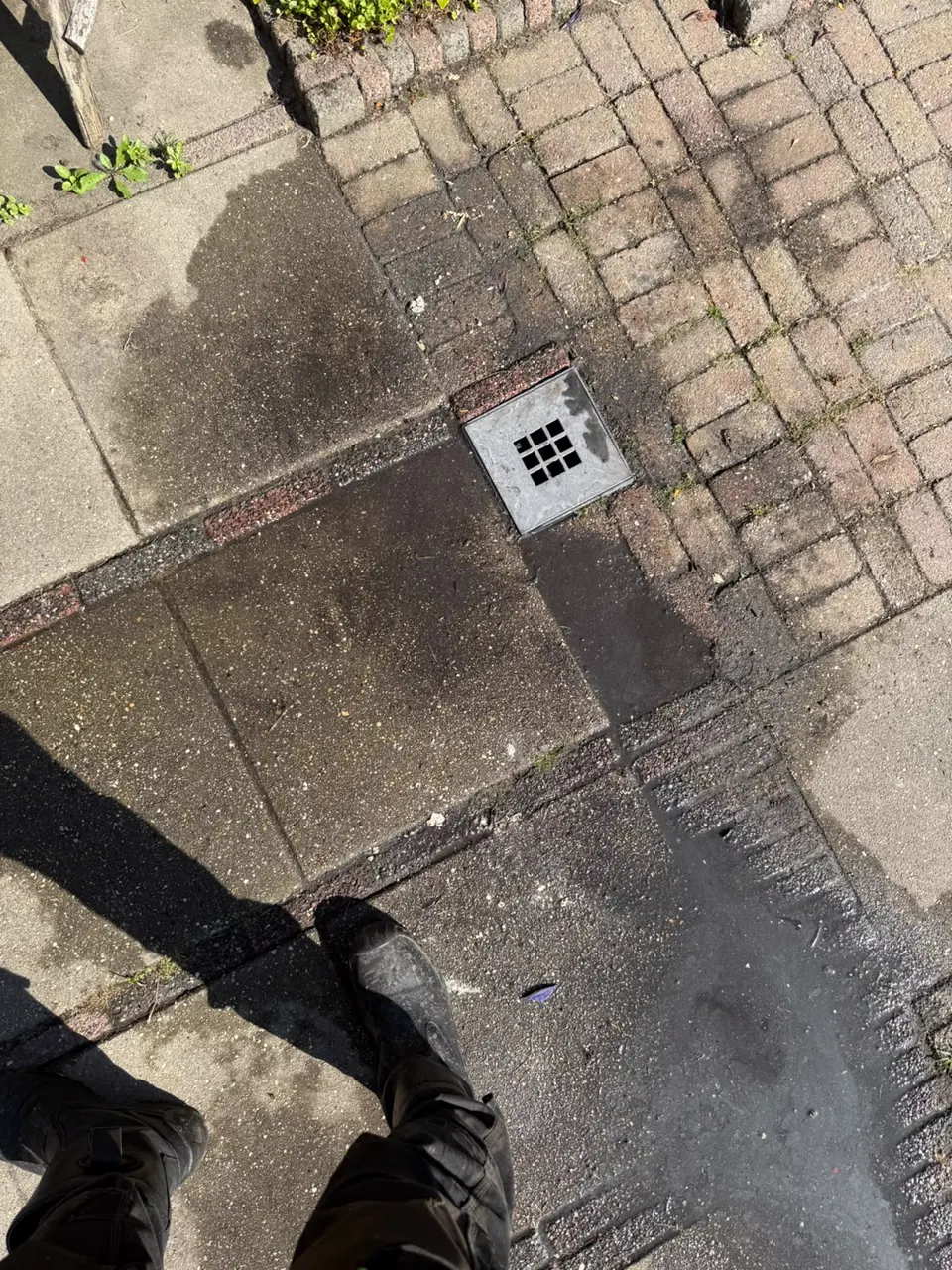 Buitenafvoer en straatput na het doorspuiten